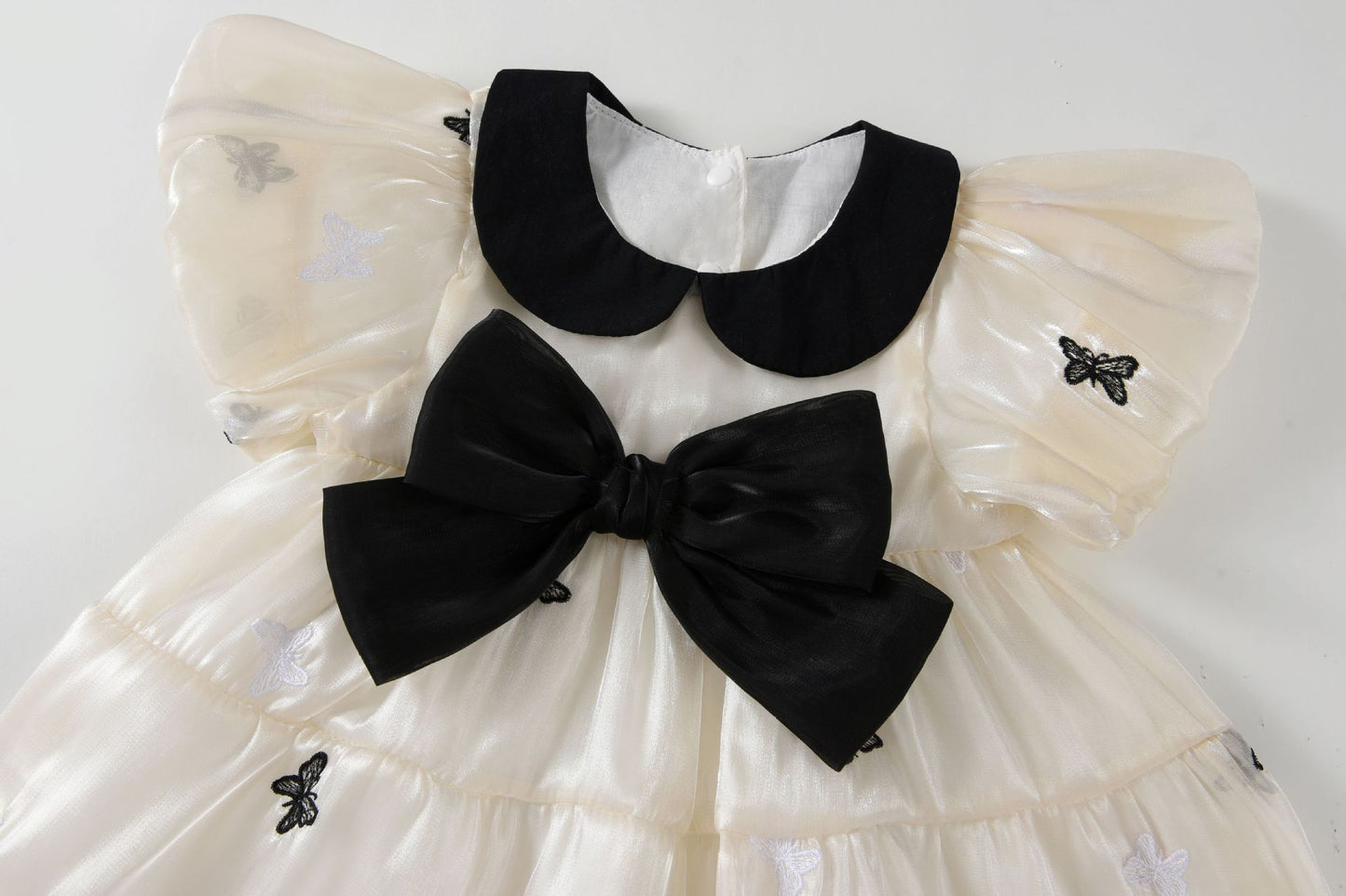 Abito Elegante con Fiocco e Cappellino Coordinato