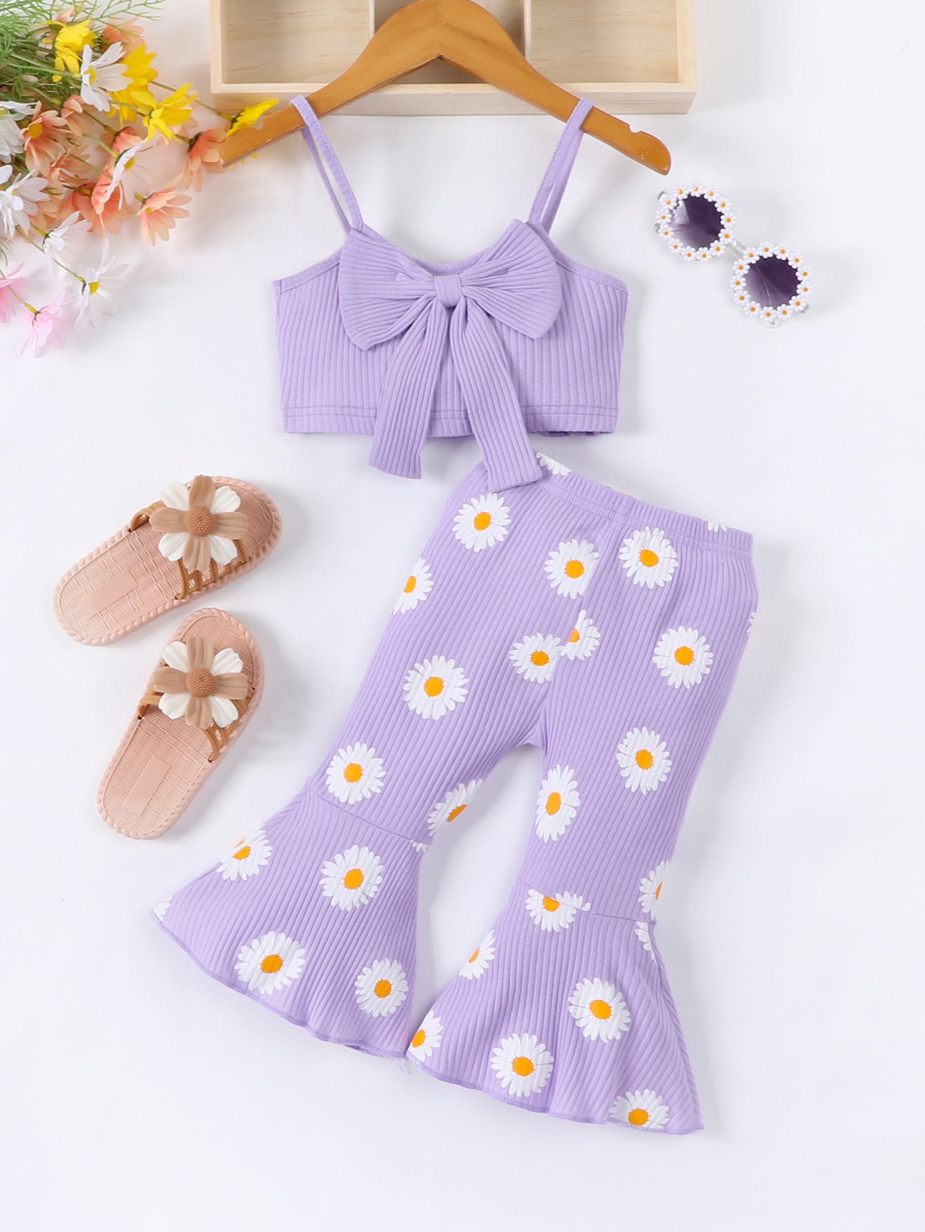 Completo estivo bambina con top a fiocco e pantaloni a zampa – Fantasia margherite