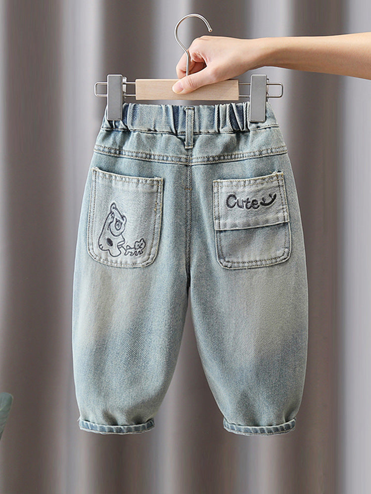 Jeans Bambino Lavaggio Chiaro con Tasche Ricamate Modello “Cute Bear”