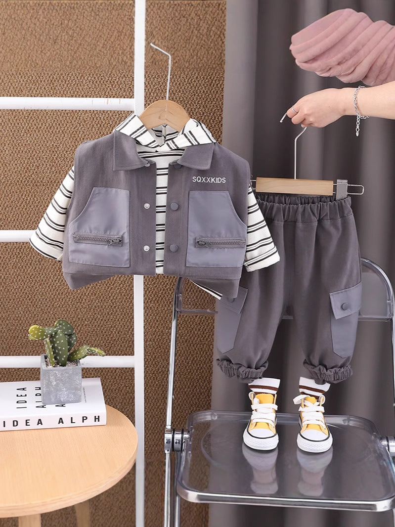 Completo Bambino 3 Pezzi Camicia a Righe, Gilet Multitasche e Pantaloni Cargo
