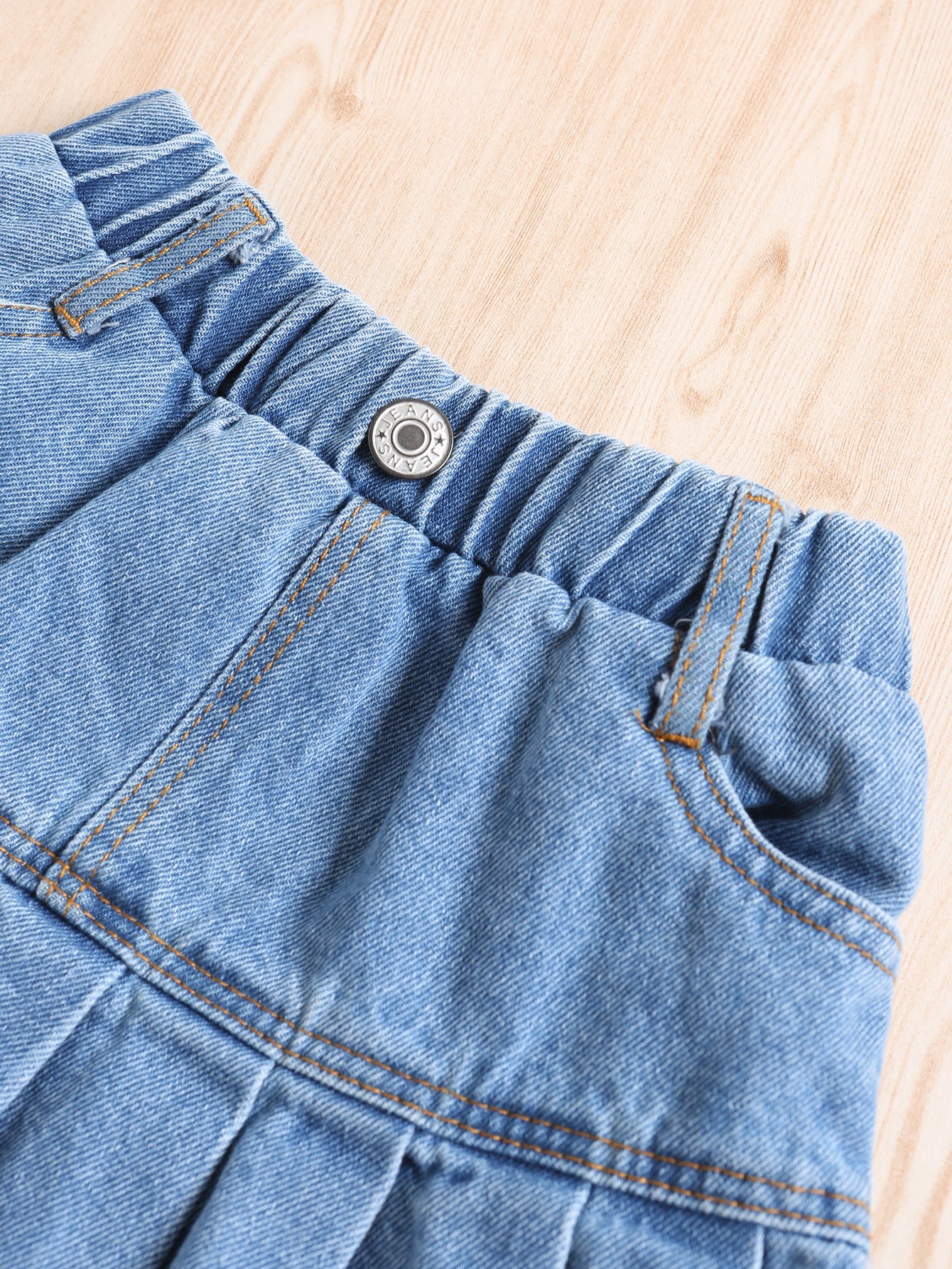 Completo estivo bambina – Top monospalla nero e gonna in denim plissé