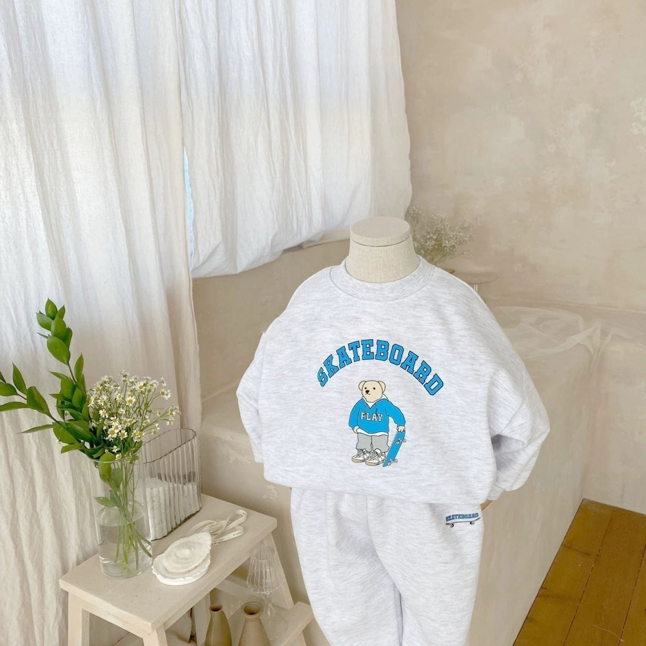 Completo Bimbo "Skateboard Bear" – Felpa e Pantaloni in Cotone