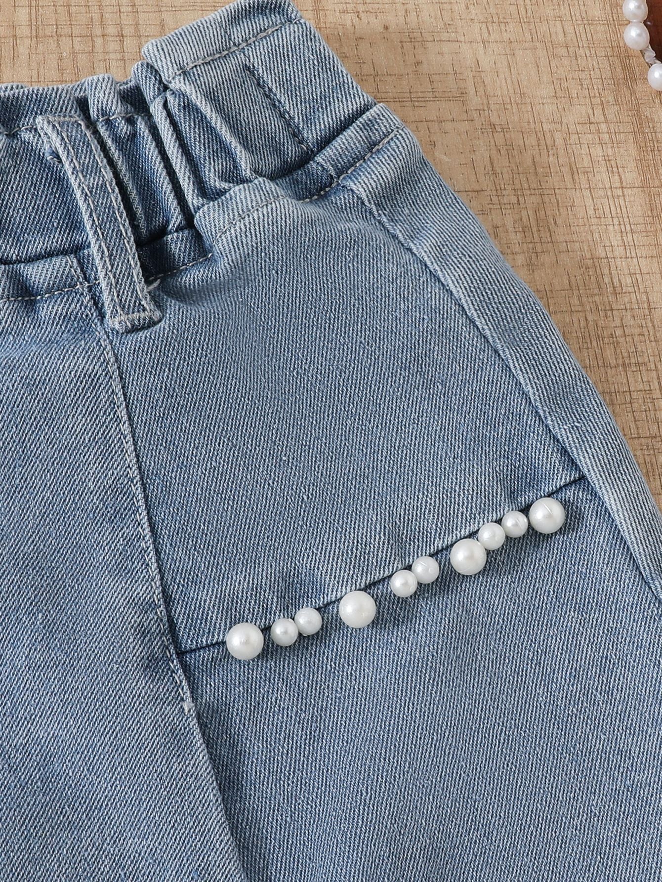 Top Rosa con Balze a Fiore e Shorts in Denim con Perline