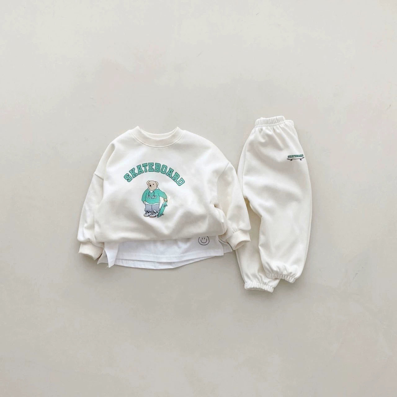Completo Bimbo "Skateboard Bear" – Felpa e Pantaloni in Cotone