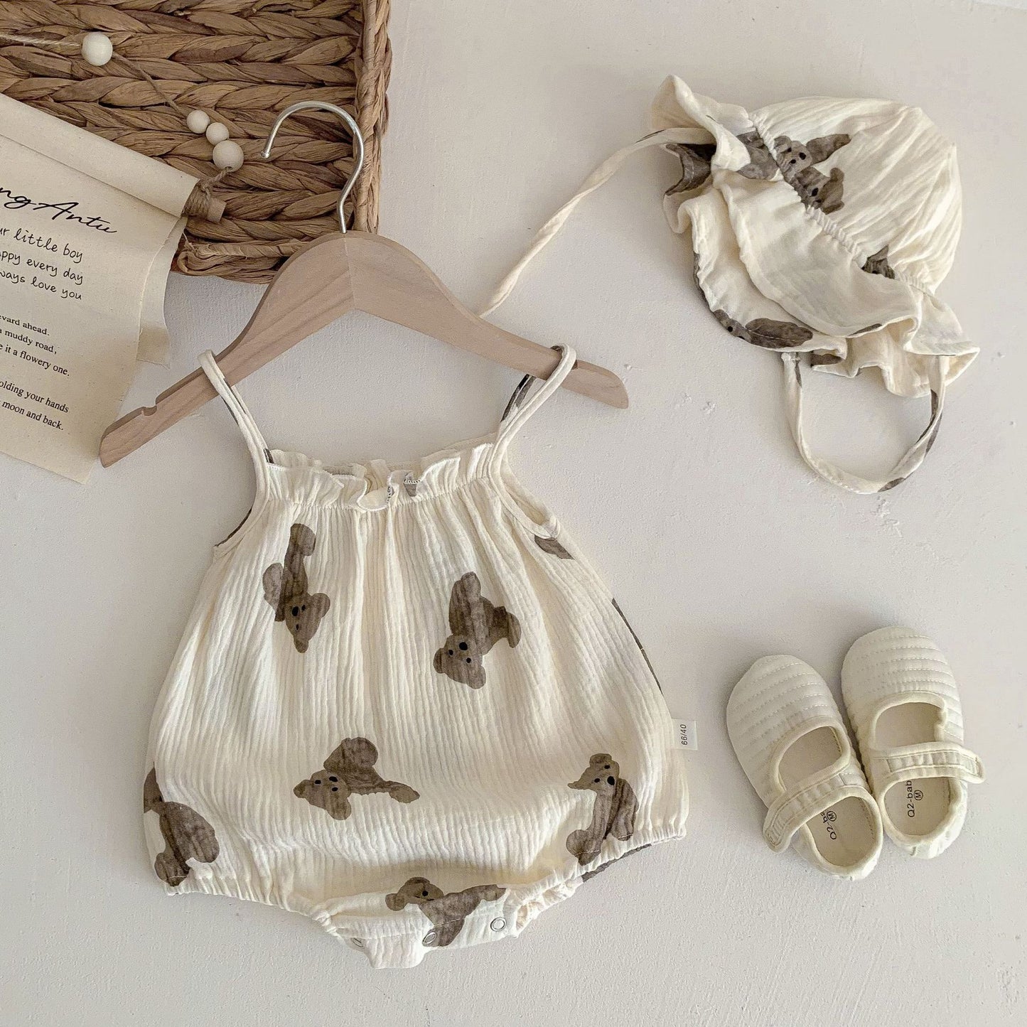 Pagliaccetto neonata cotone neonata con cappellino