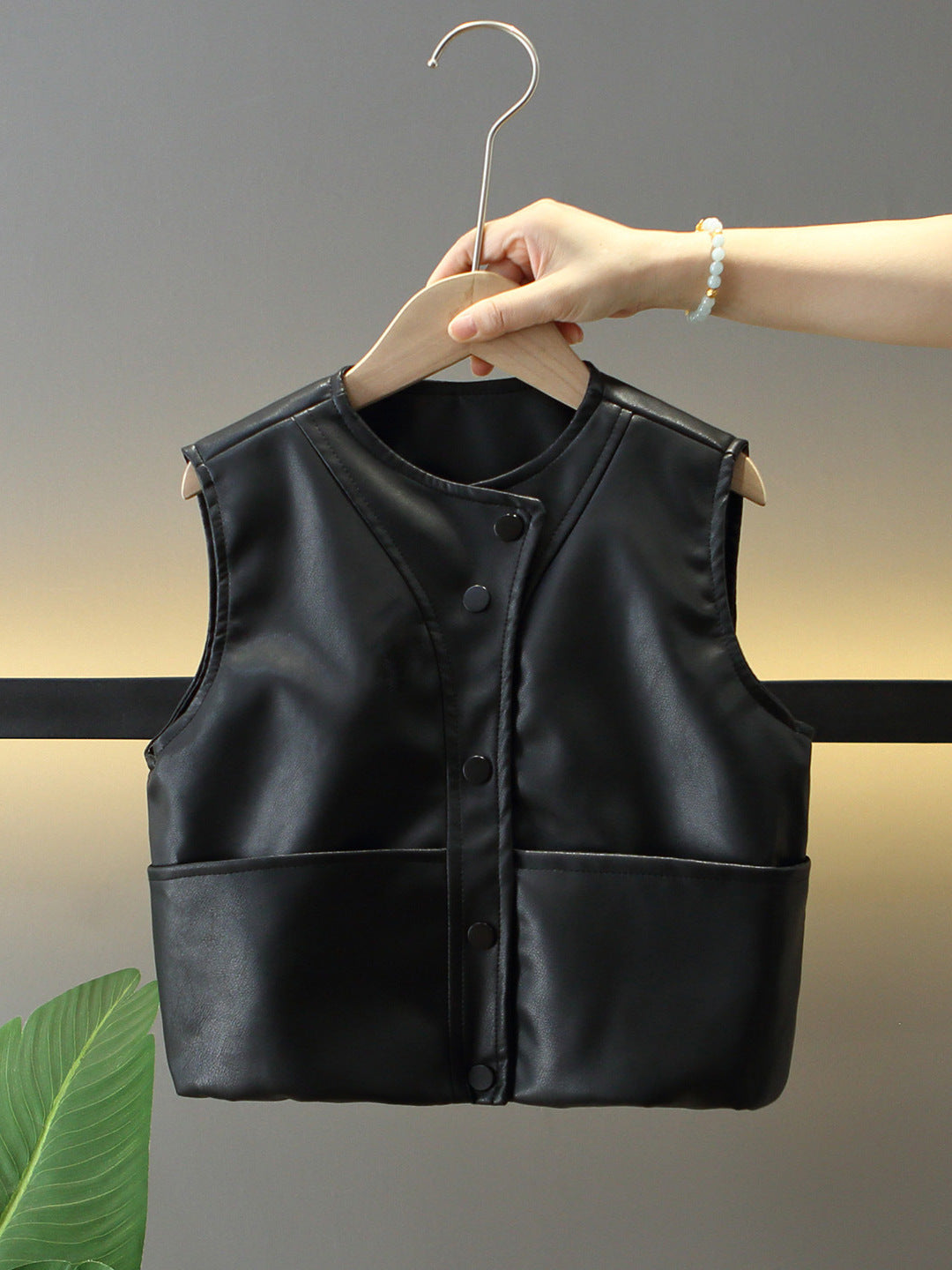 Completo bimbo 3 pezzi con gilet in ecopelle e pantaloni – Varianti nero e marrone