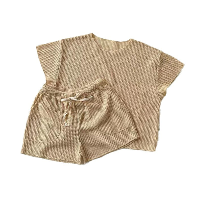 Completo Estivo Bimbo/Bimba in Maglia Waffle – T-Shirt e Shorts