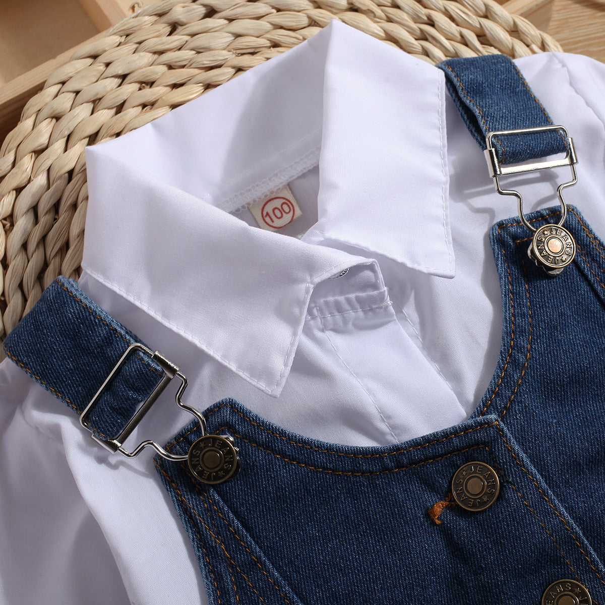 Abitino camicia bianca con gilet in denim per bambina