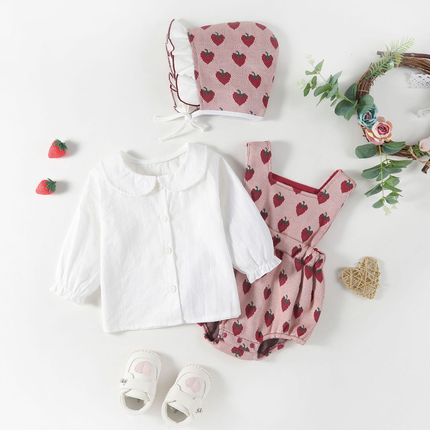 Completo Neonato con Stampa Fragole e Cappellino Coordinato