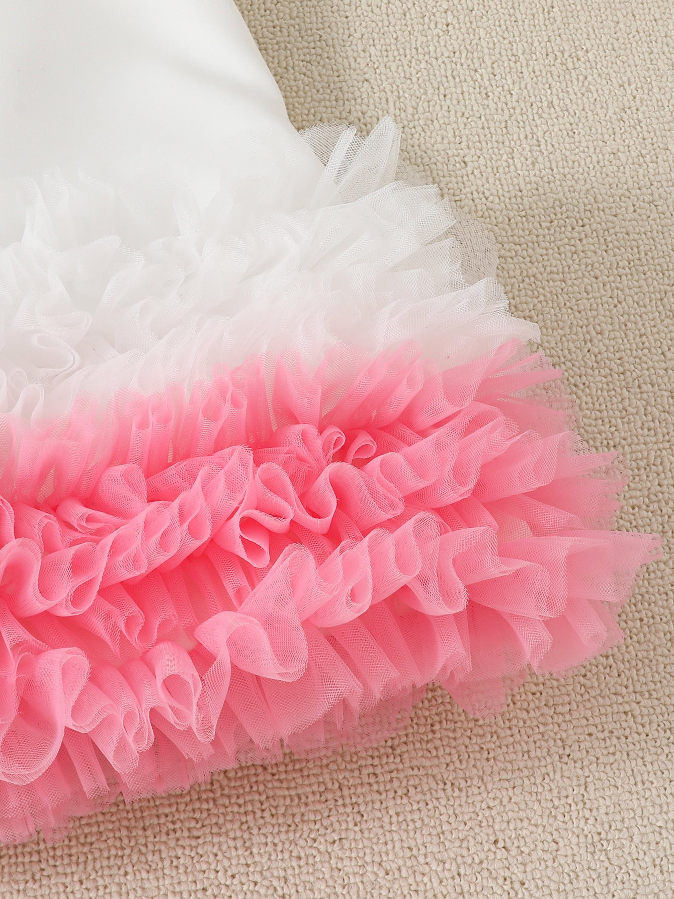 Abito elegante bambina bianco con balze in tulle rosa e fucsia