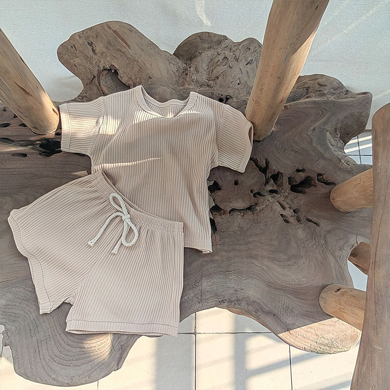 Completo Estivo Bimbo/Bimba Maglietta e Shorts a Righe Colorate