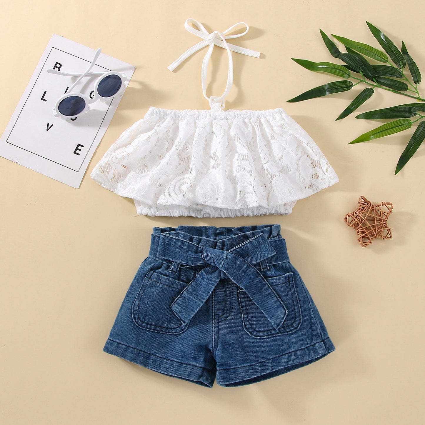 Completo estivo bambina con top in pizzo e shorts in denim