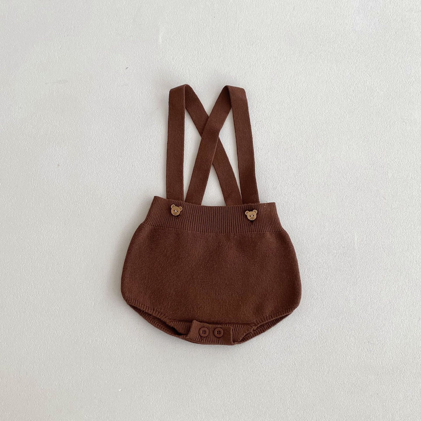 Completo bimbo in maglia con orsetto e salopette