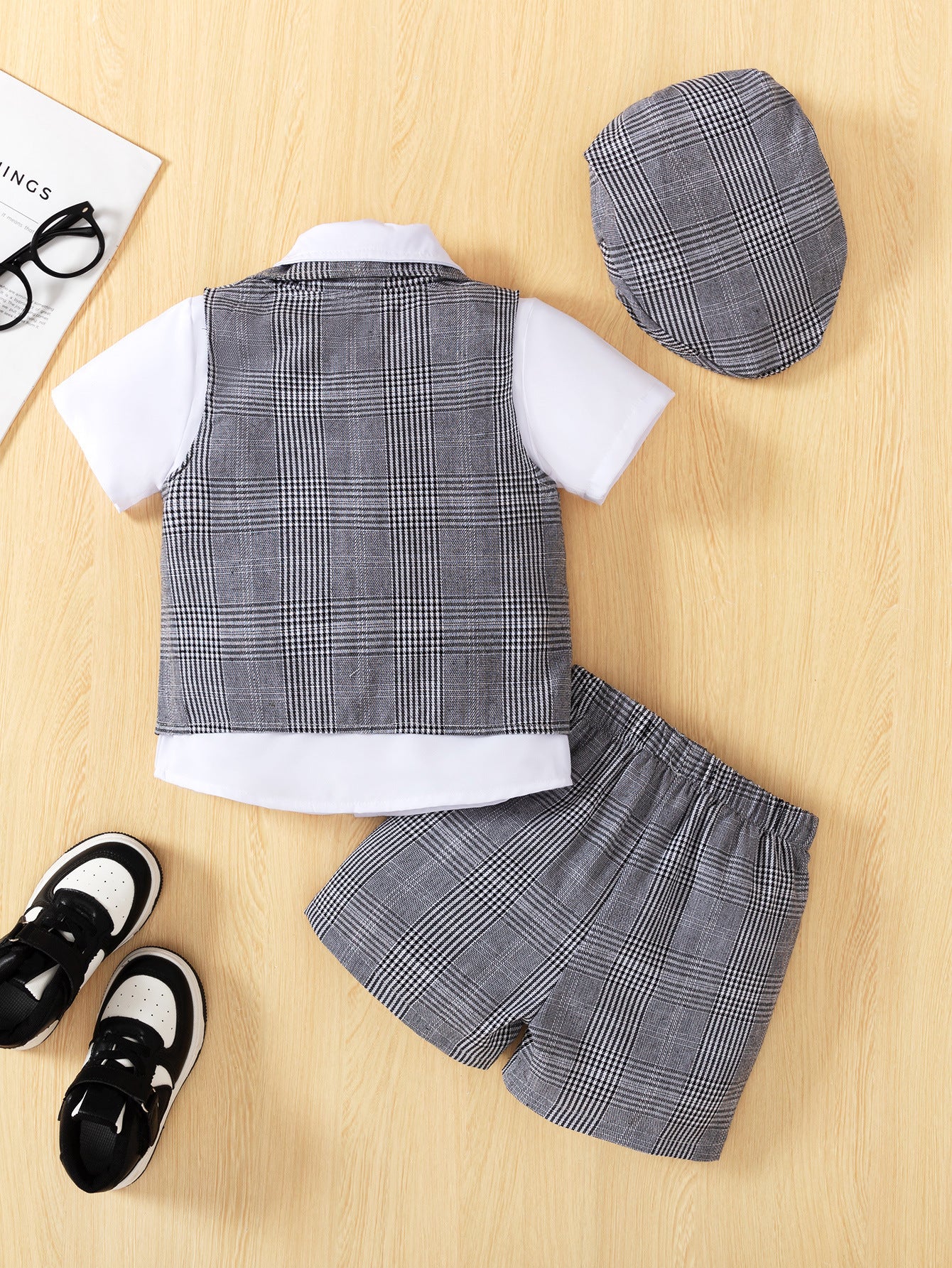 Completo Elegante Bambino 3 Pezzi con Papillon e Cappello – Stile Scozzese