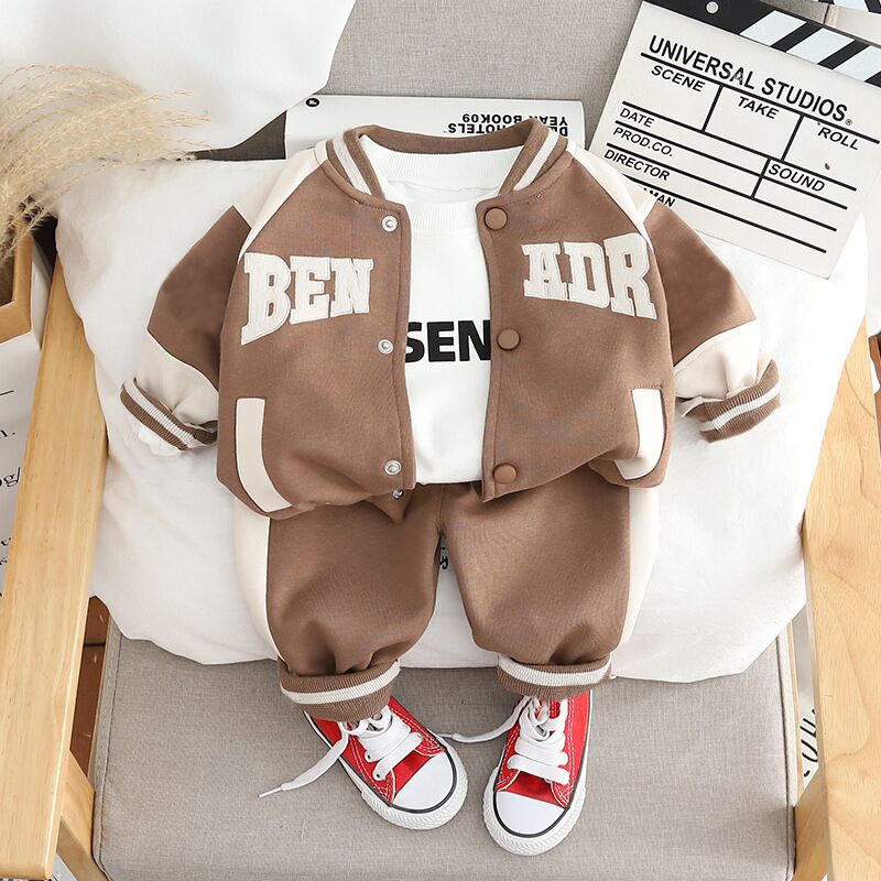 Completo Sportivo Bimbo 3 Pezzi Giacca, T-shirt e Pantaloni Beige e Marrone