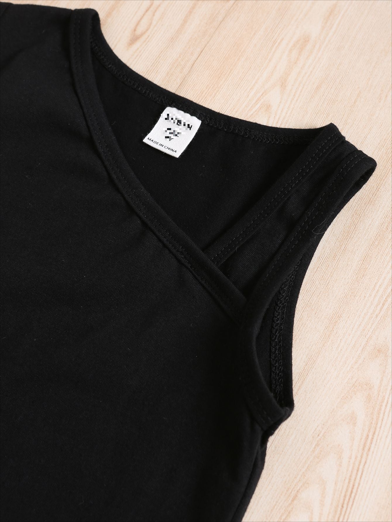 Completo estivo bambina – Top monospalla nero e gonna in denim plissé
