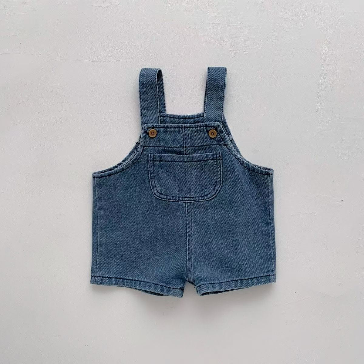 Completo Bimbo Estivo T-shirt “Blah Blah” e Salopette in Jeans