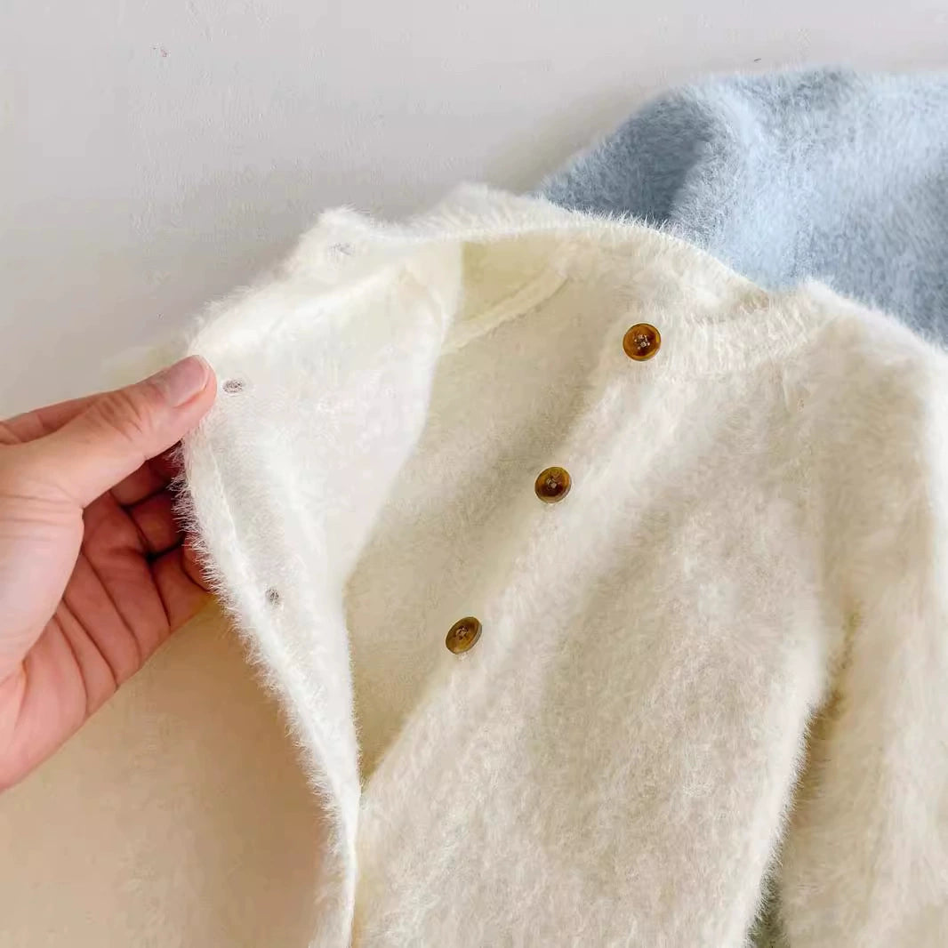 Tutina Invernale Neonato in Maglia Fluffy – Bottoni in Legno