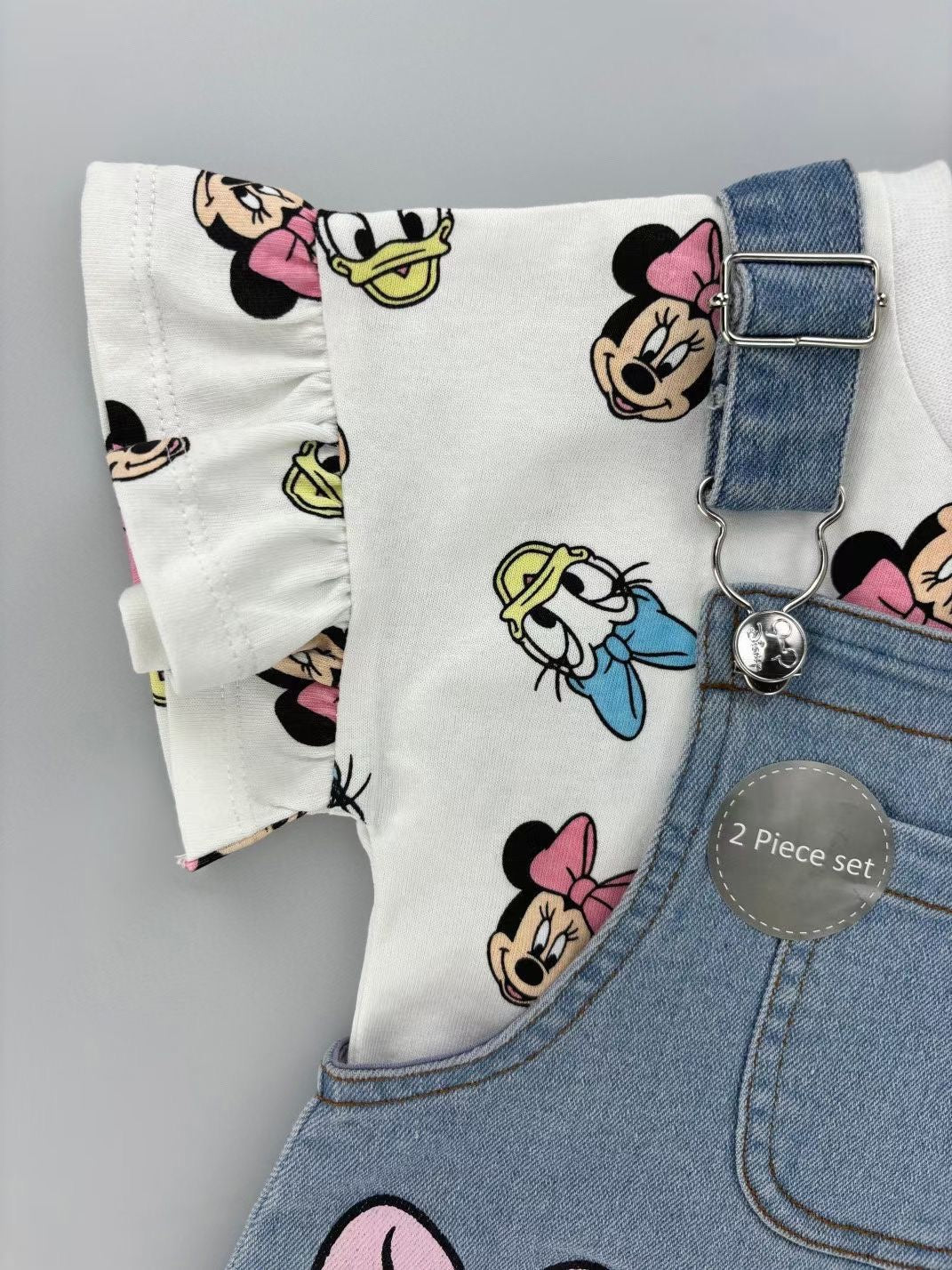 Completo Bimba Disney 2 Pezzi – T-shirt Minnie e Paperina + Salopette in Jeans