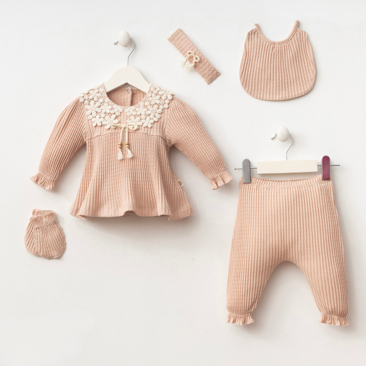 Set Neonato 5 Pezzi in Maglia salmone con Colletto Ricamato