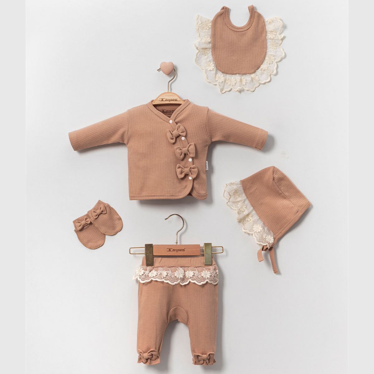 Set Neonata/ Bimba 5 pezzi Cammello con pizzo