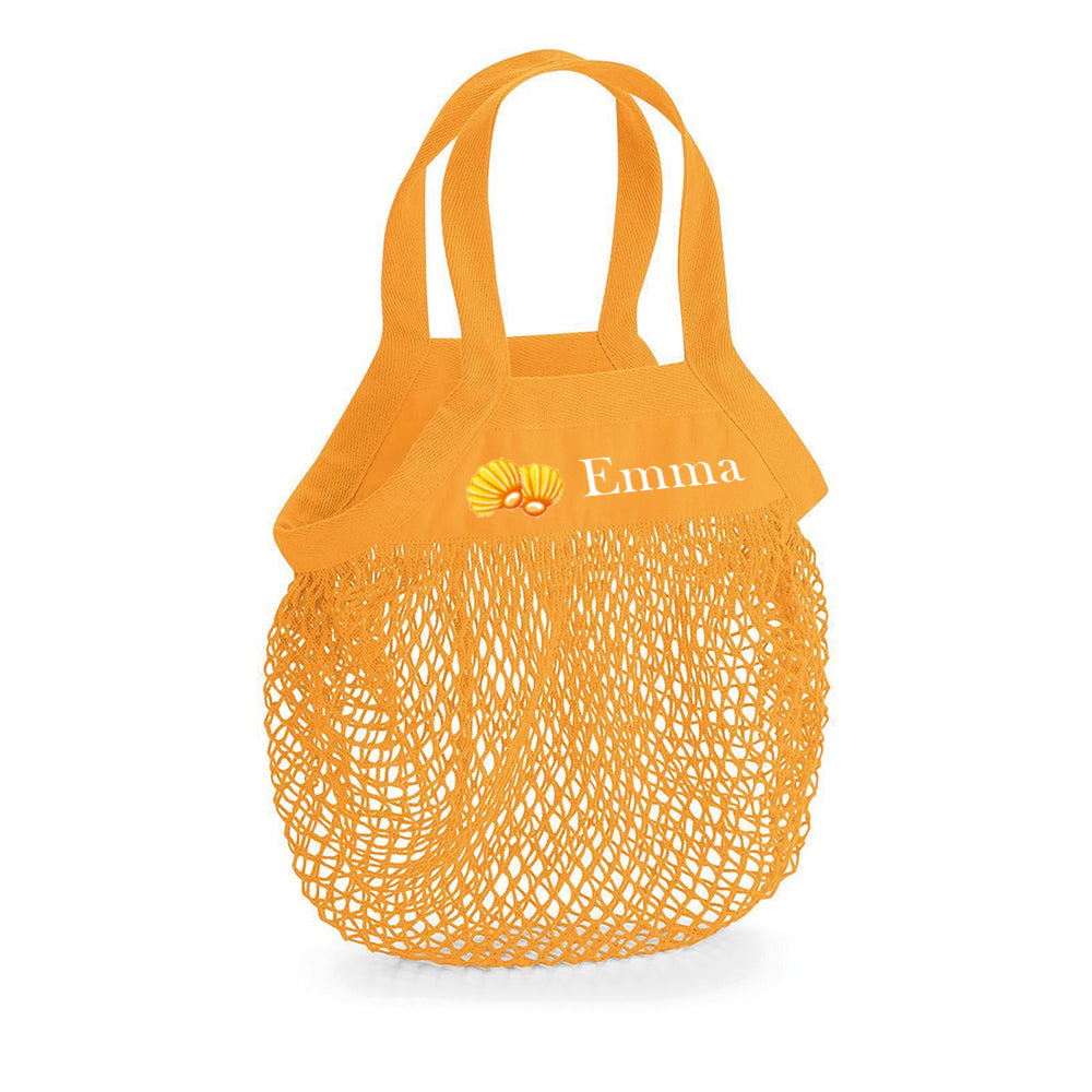 Cesta personalizada de juegos junto al mar