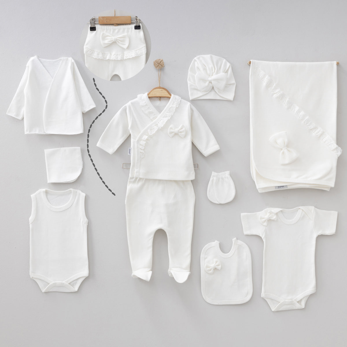 Set Nascita Eleganza in Bianco – 10 Pezzi in Cotone per bimba