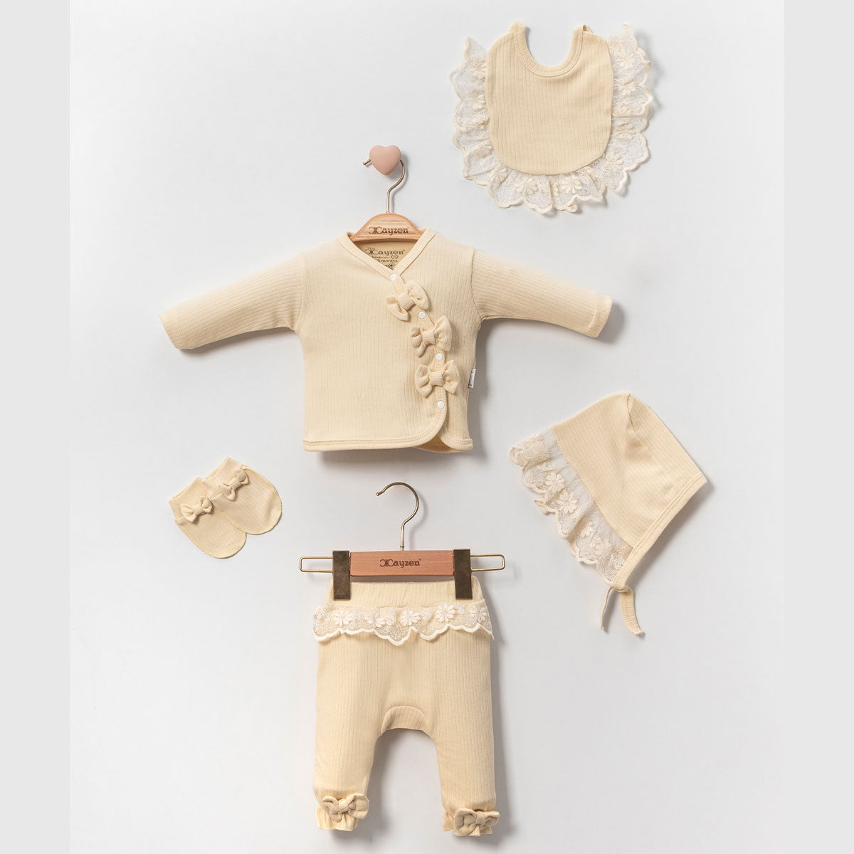 Set Neonata/ Bimba 5 pezzi Crema con Pizzo