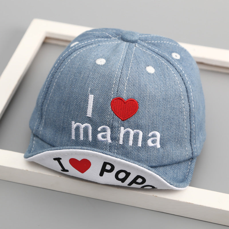 Cappellino Neonato/a in Denim – “I ❤️ Mama / I ❤️ Papa”