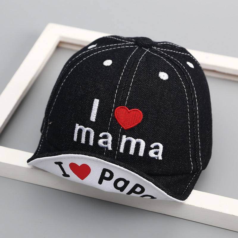 Cappellino Neonato/a in Denim – “I ❤️ Mama / I ❤️ Papa”