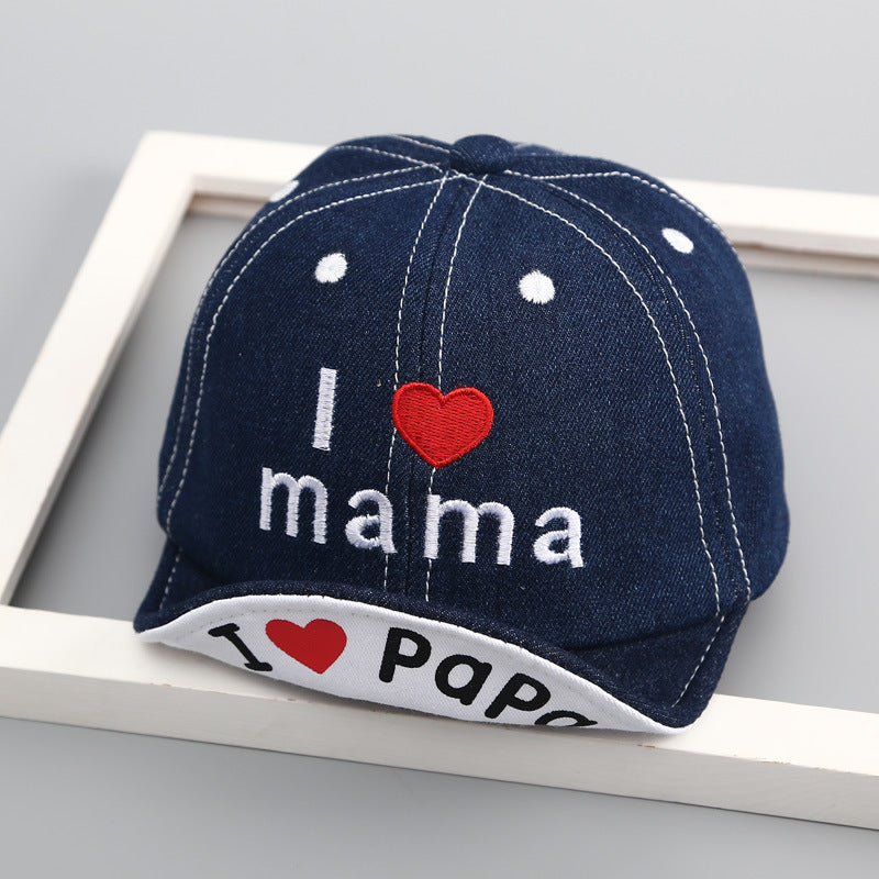 Cappellino Neonato/a in Denim – “I ❤️ Mama / I ❤️ Papa”