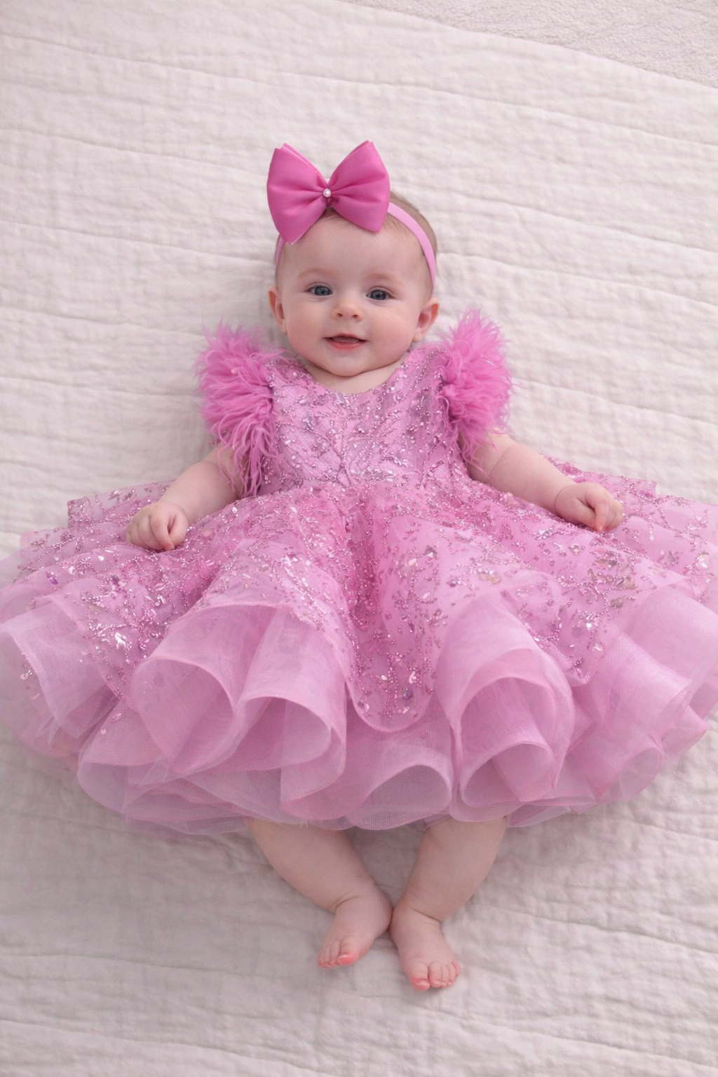 Vestito cerimonia elegante bambina con piume e ricami glitter