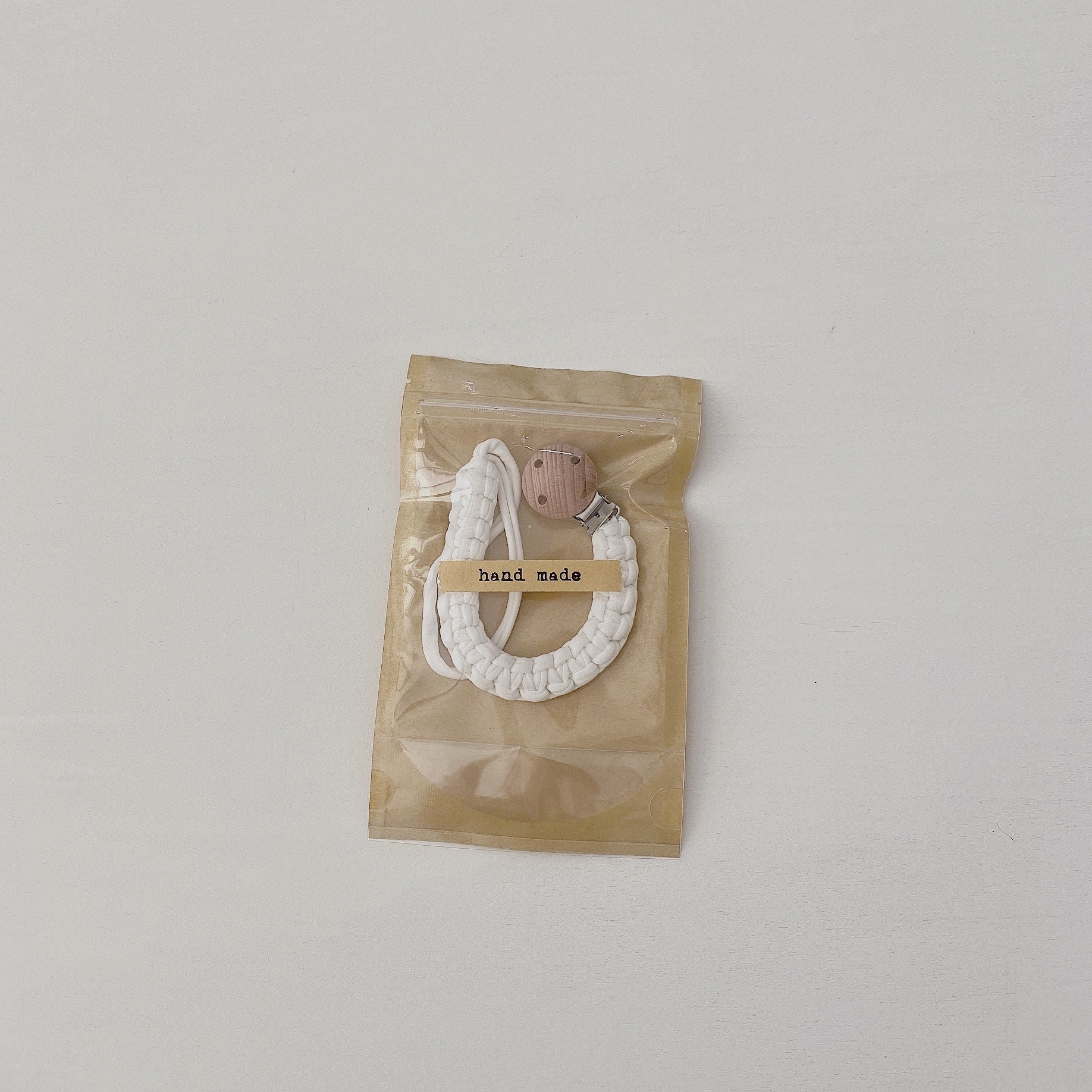 Catenella Porta Ciuccio in Cotone Intrecciato con Clip in Legno – Vari Colori