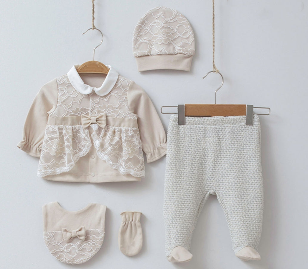 Set Neonata/ bimba Eleganza in Pizzo - 5 Pezzi Beige e Avorio