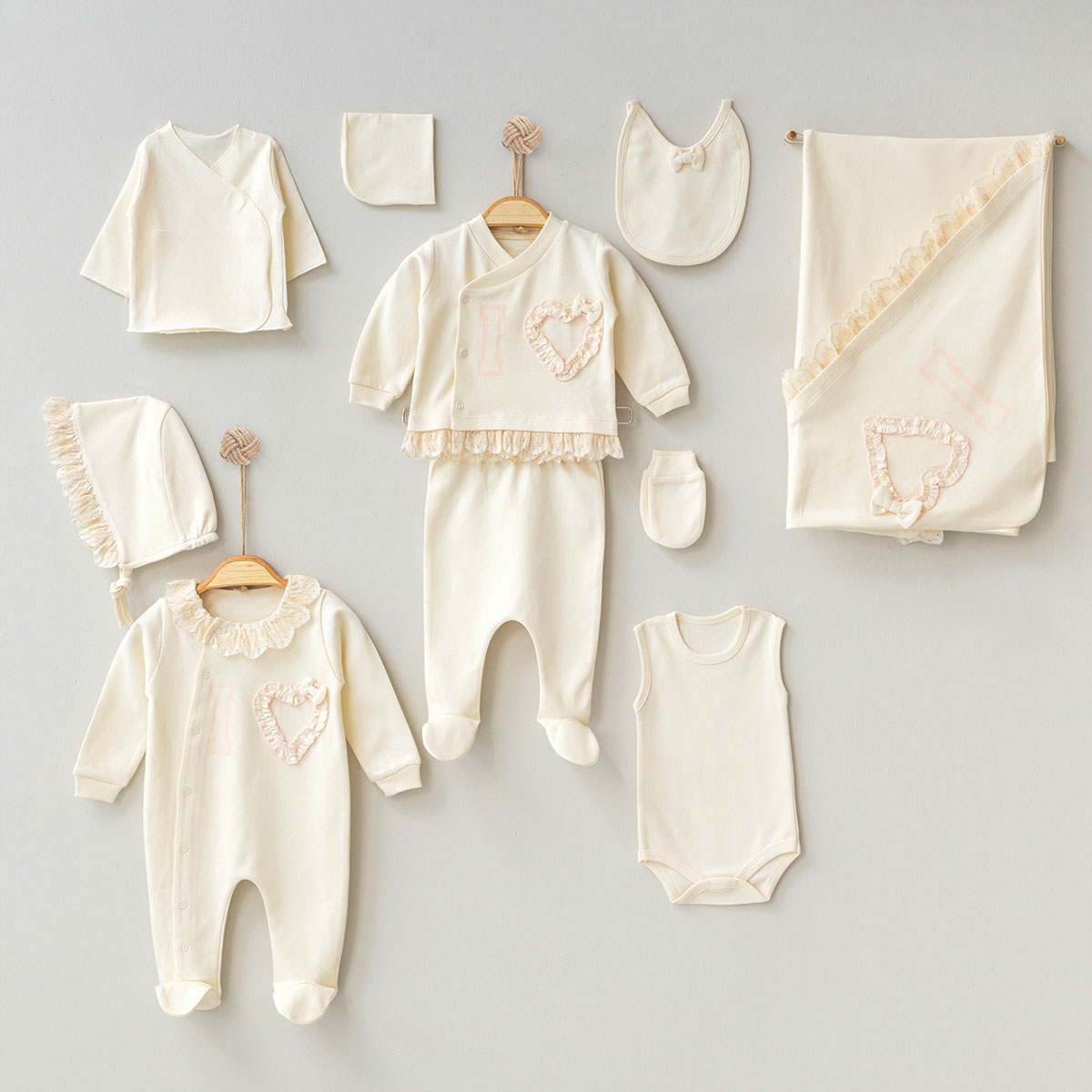 Set Neonato Avorio 10 Pezzi "I Love You"   Eleganza e Morbidezza per i Primi Giorni