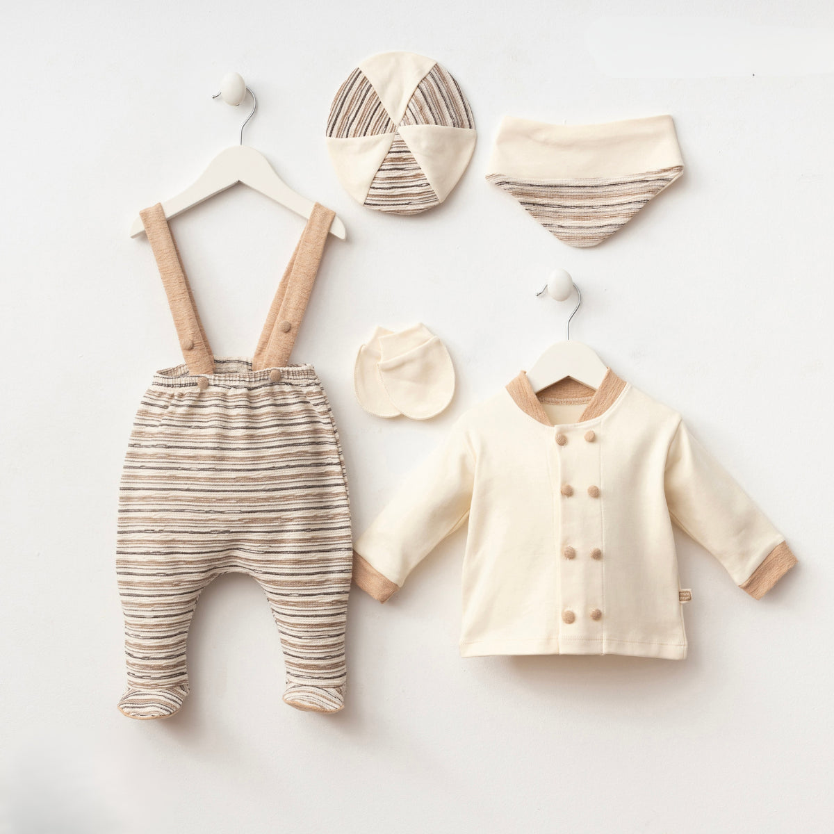 Set Neonato 5 Pezzi con Bretelle – Look Naturale Beige e Panna