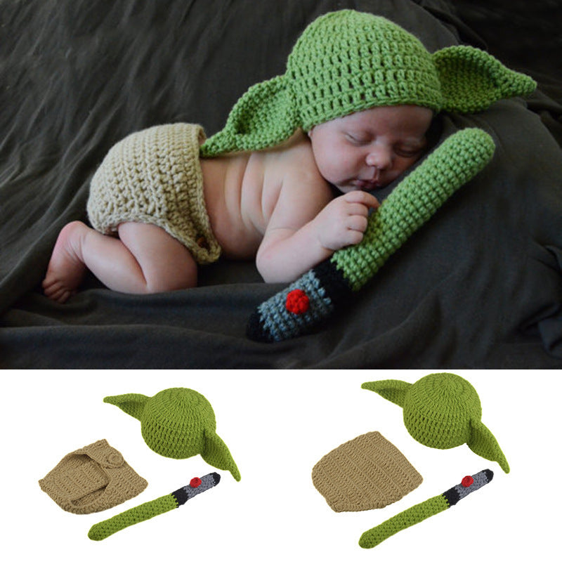 Costume Baby Yoda con Cappellino, Pantaloncini e Spada per Set Fotografico
