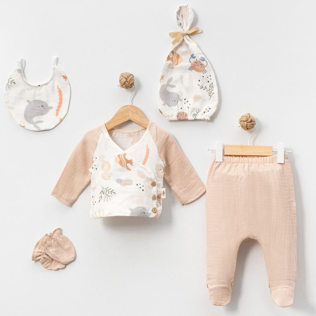Set Nascita Neutro Bimba/ Bimbo 5 Pezzi in Mussola con Animali Marini Beige