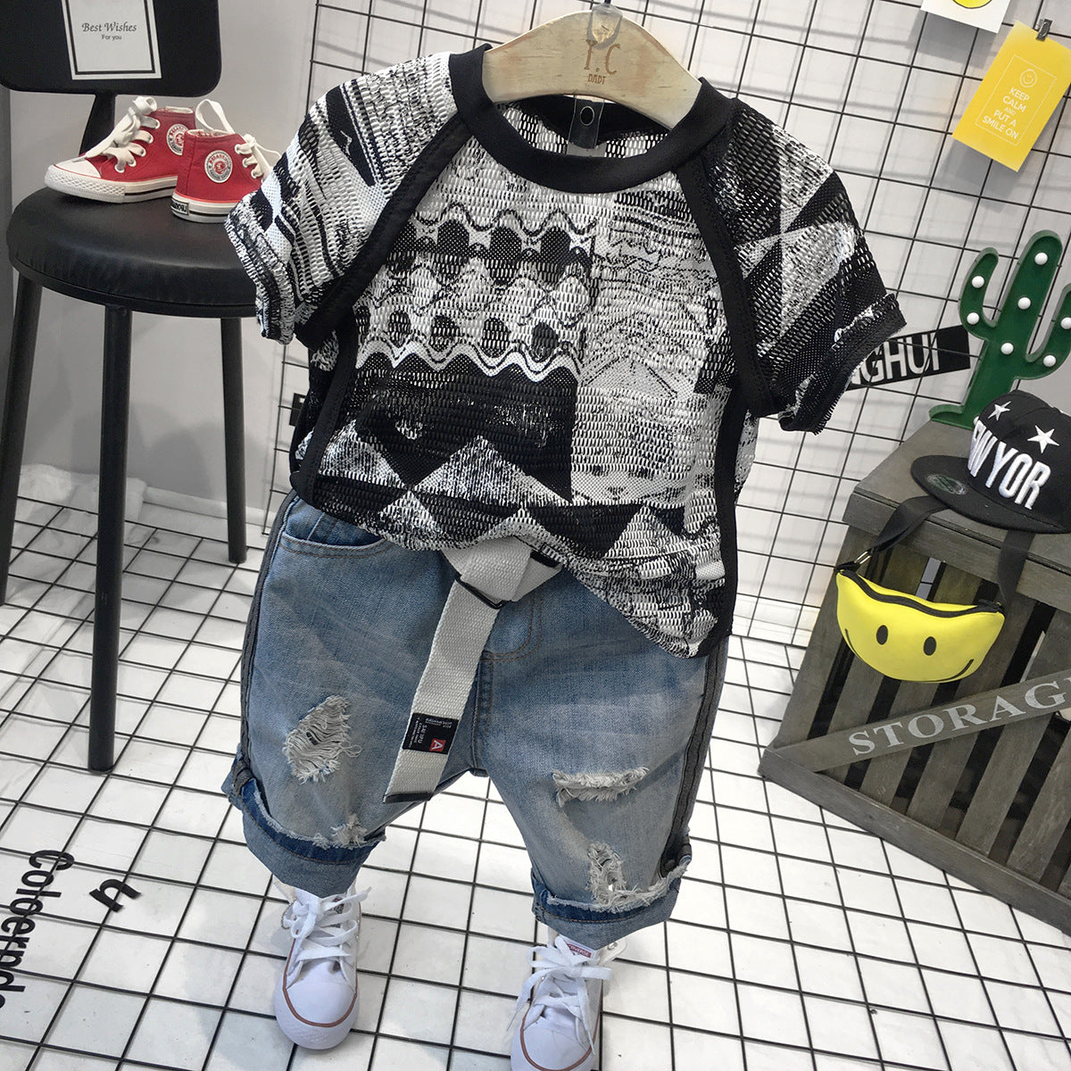 Completo Bambino Urban Style   T-shirt Rete Stampata e Jeans Strappati