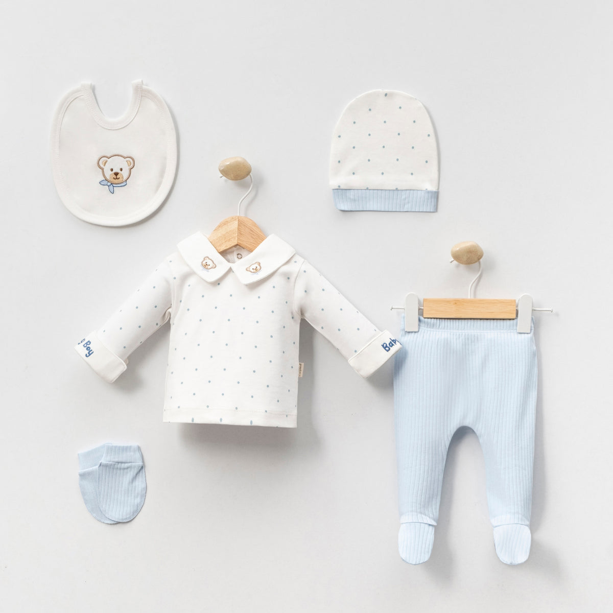 Set Neonato/ Bimbo 5 Pezzi in Cotone – Fantasia Pois con Orsetto Azzurro