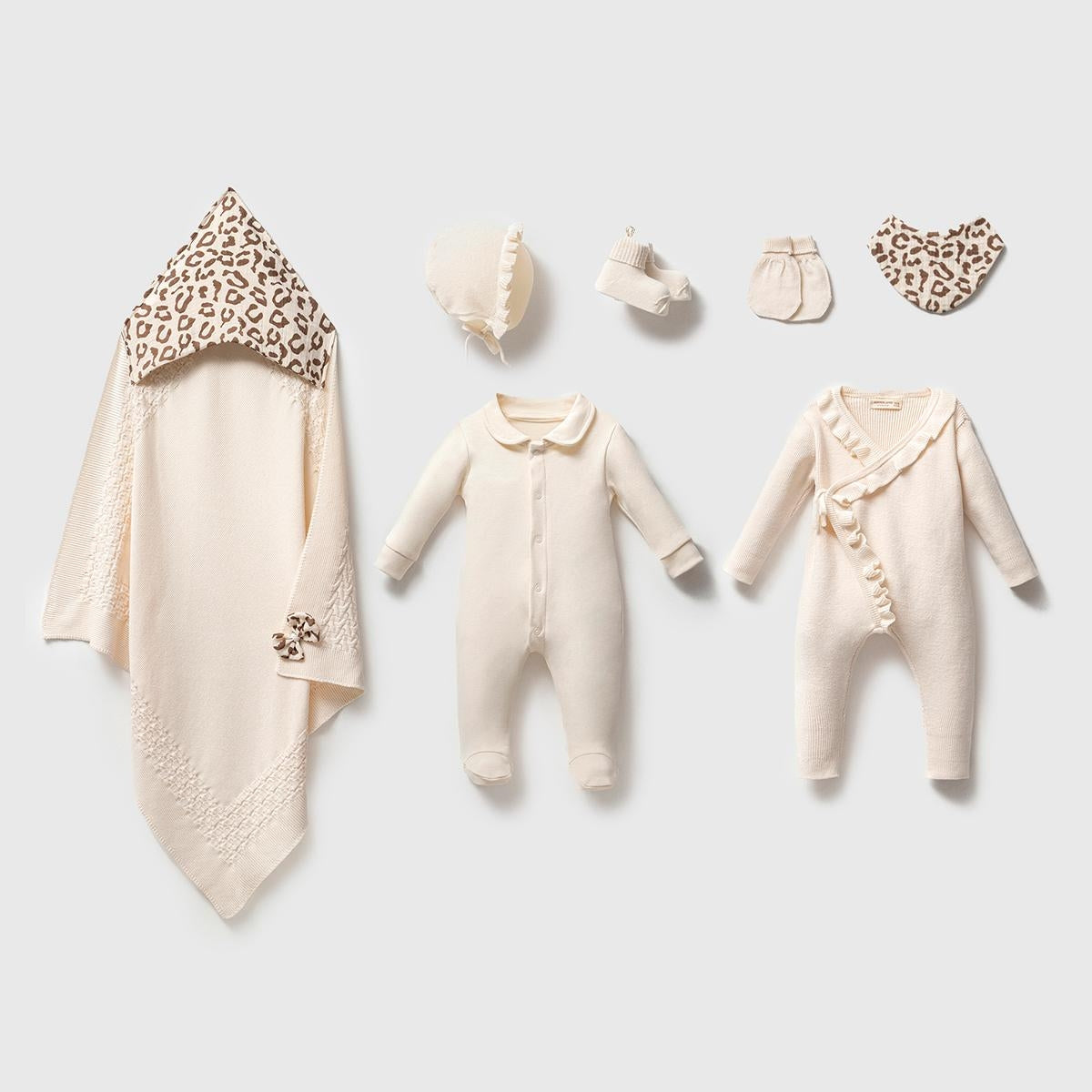 Set Nascita In Maglia Invernale 8 Pezzi Neonata  Eleganza Safari con Dettagli Leopardati beige