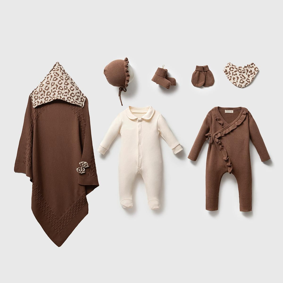 Set Nascita In Maglia Invernale 8 Pezzi Neonata  Eleganza Safari con Dettagli Leopardati beige