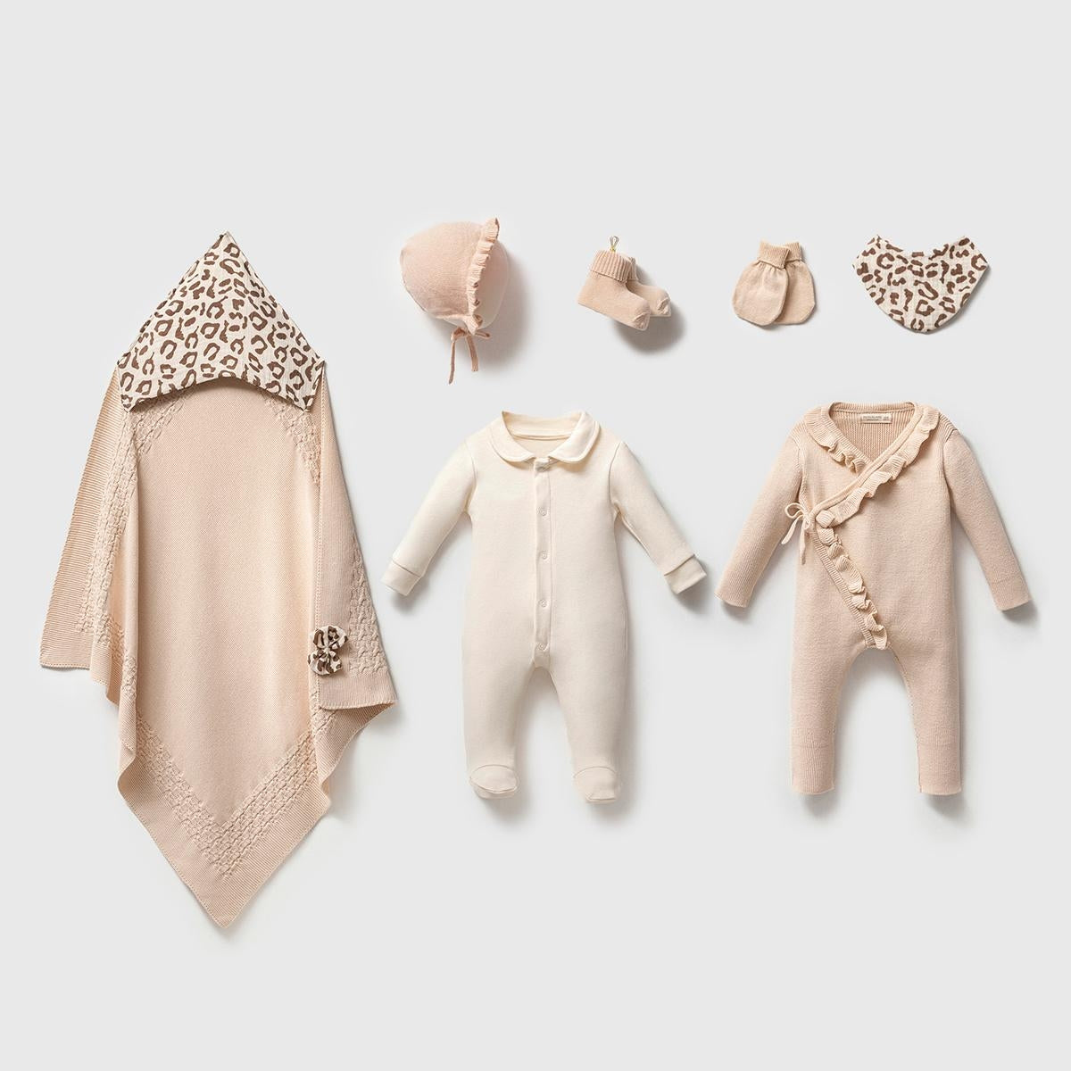 Set Nascita In Maglia Invernale 8 Pezzi Neonata  Eleganza Safari con Dettagli Leopardati beige