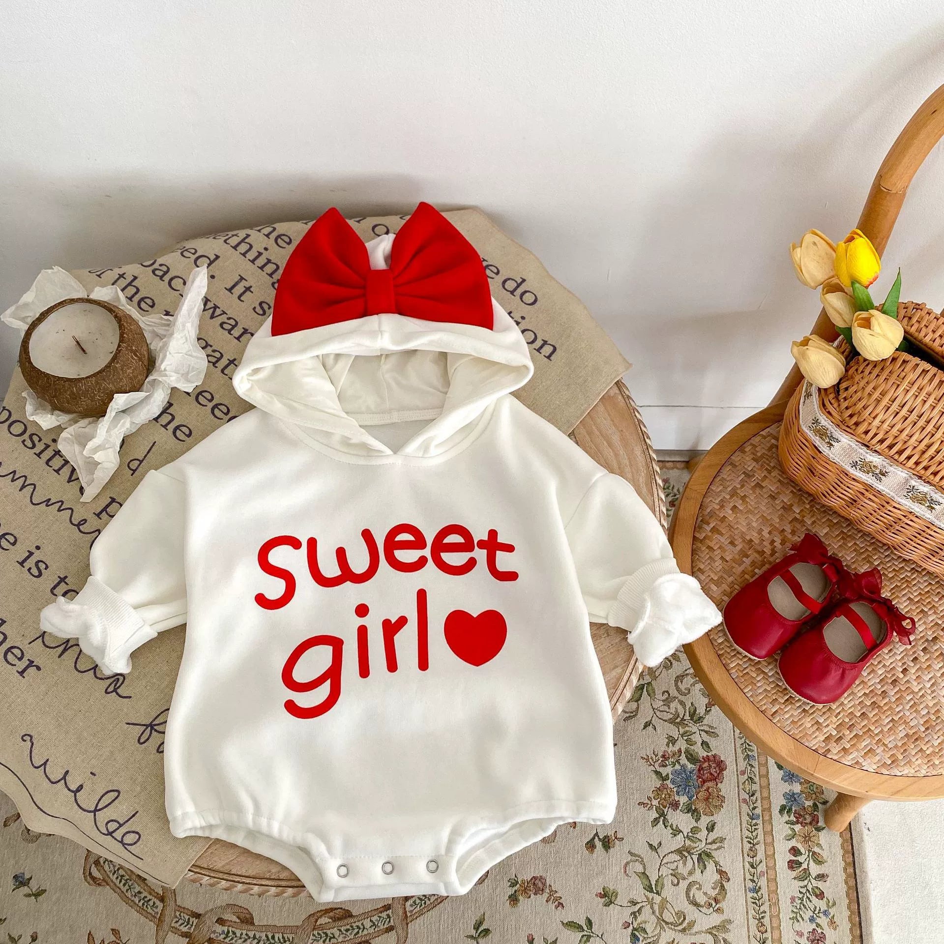 Pagliaccetto Bimba Felpato “Sweet Girl” con Cappuccio e Maxi Fiocco