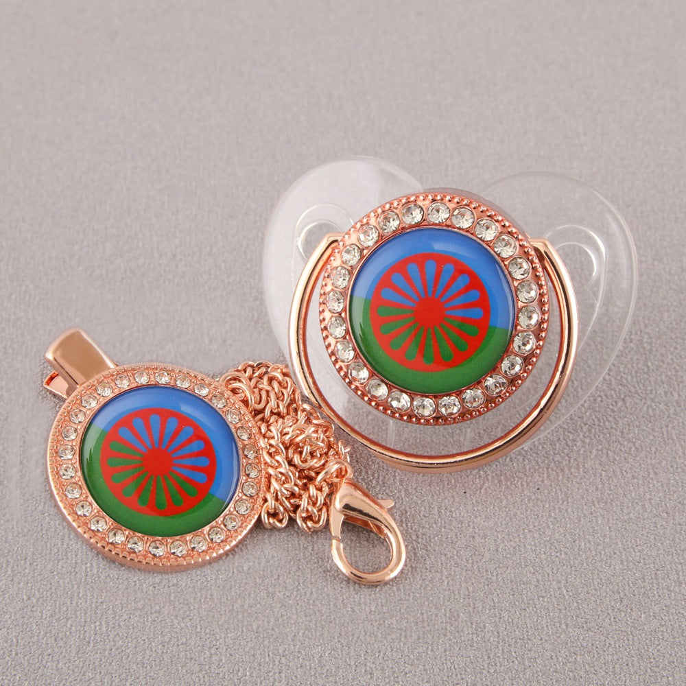 Set Ciuccio con Catenella e Copri-Polvere –  con Cristalli (6-12 mesi)