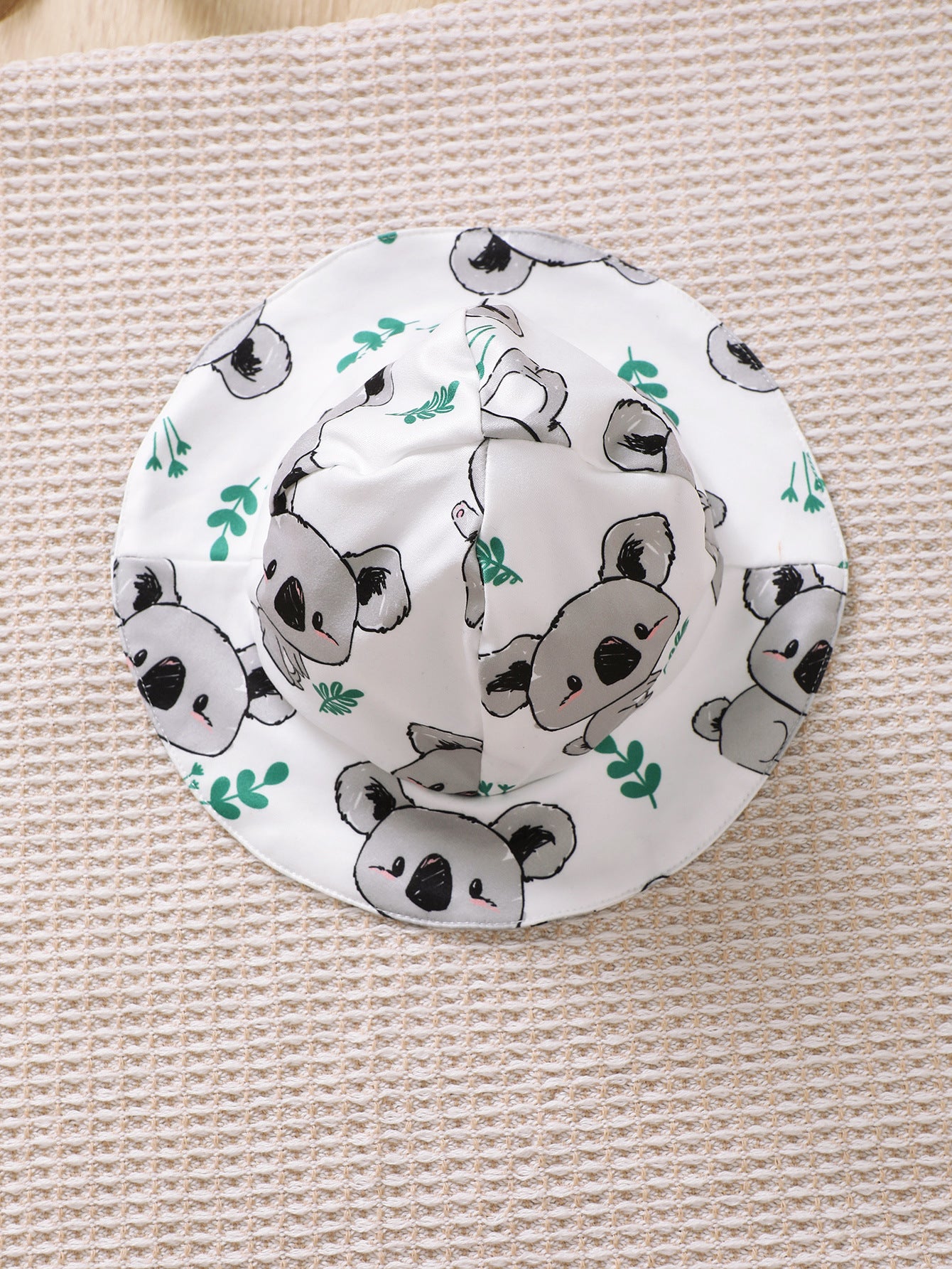 Salopette con Koala + Maglia Bianca + Cappellino Coordinato
