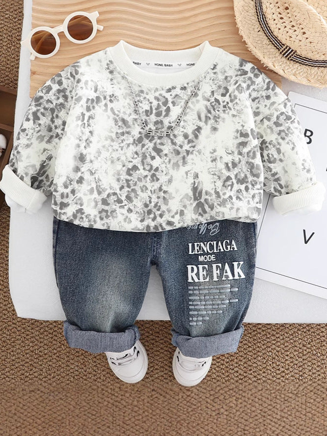 Completo Bambino Stile Urban con Maglia Stampata e Jeans con Scritta