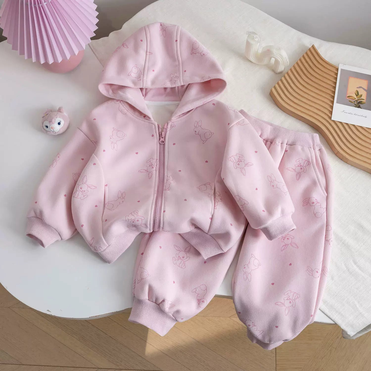 Completo Bimba Rosa "Bunny Love" – Felpa con Cappuccio e Pantaloni in Cotone
