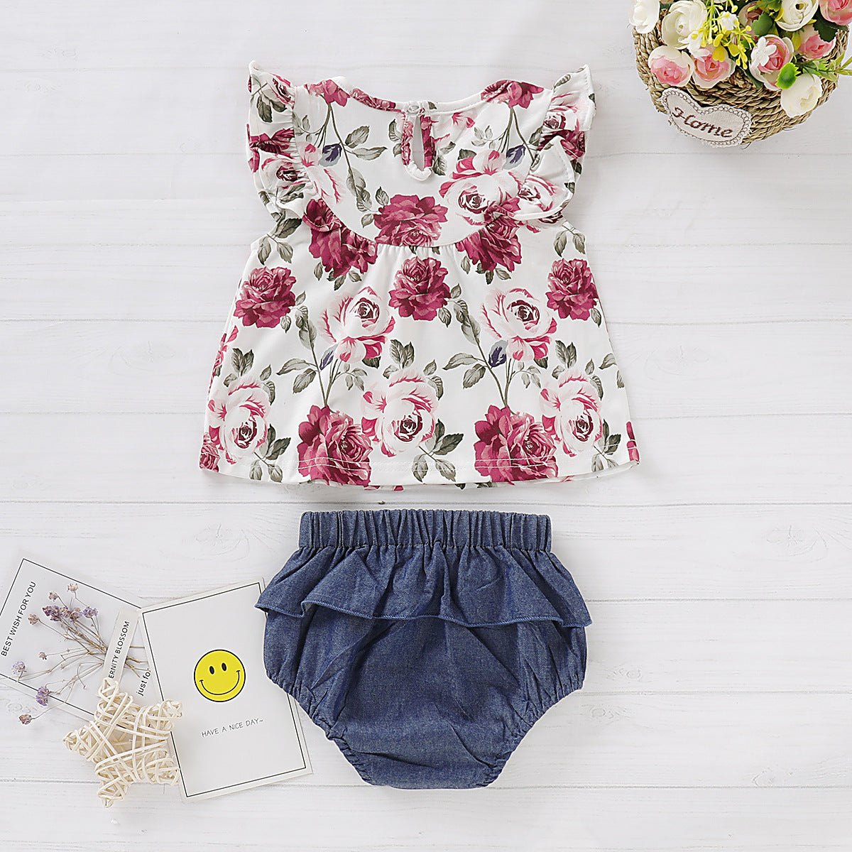 Maglietta con Rose e Culotte in Denim con Fiocco