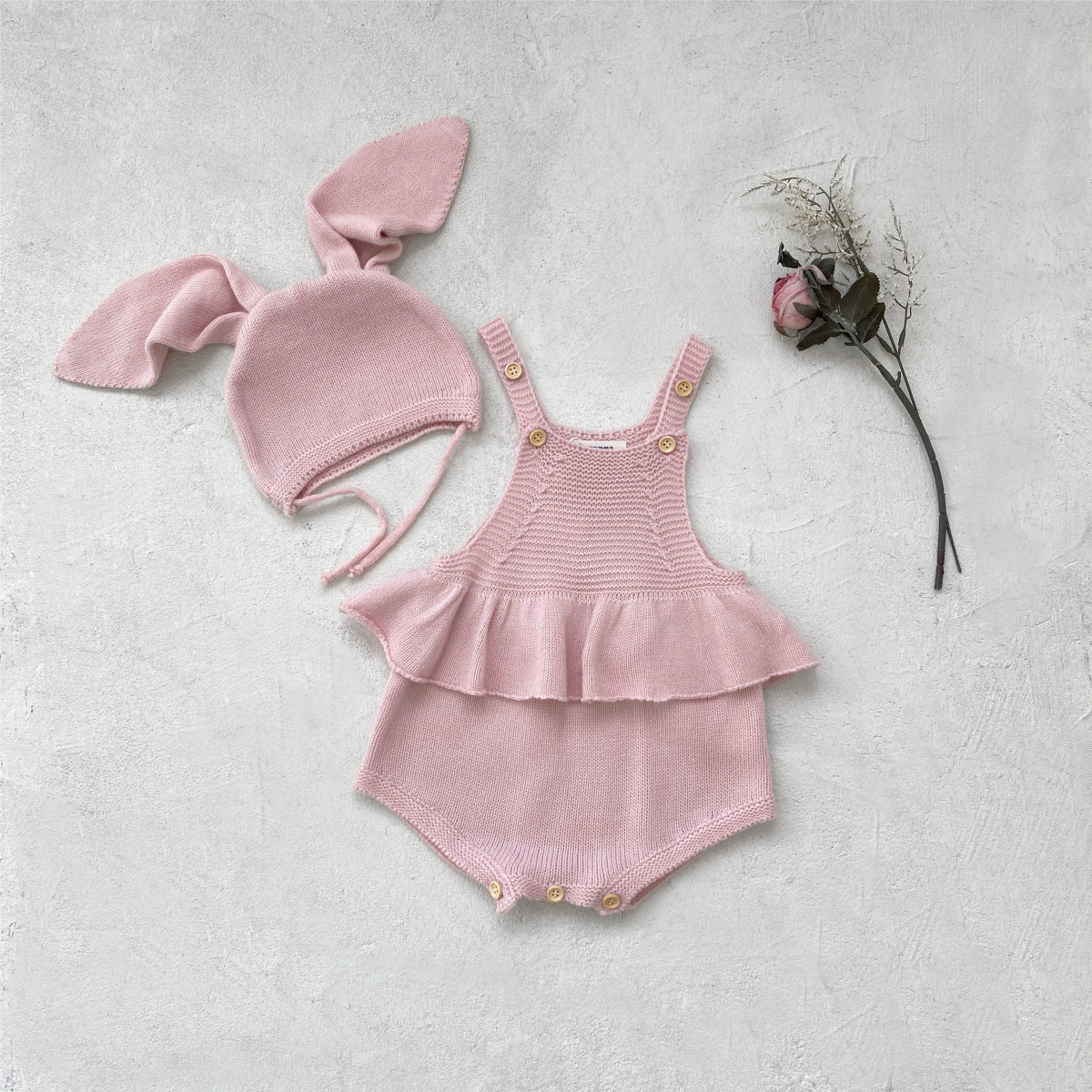 Set Salopette e Cappellino con Orecchie da Coniglio